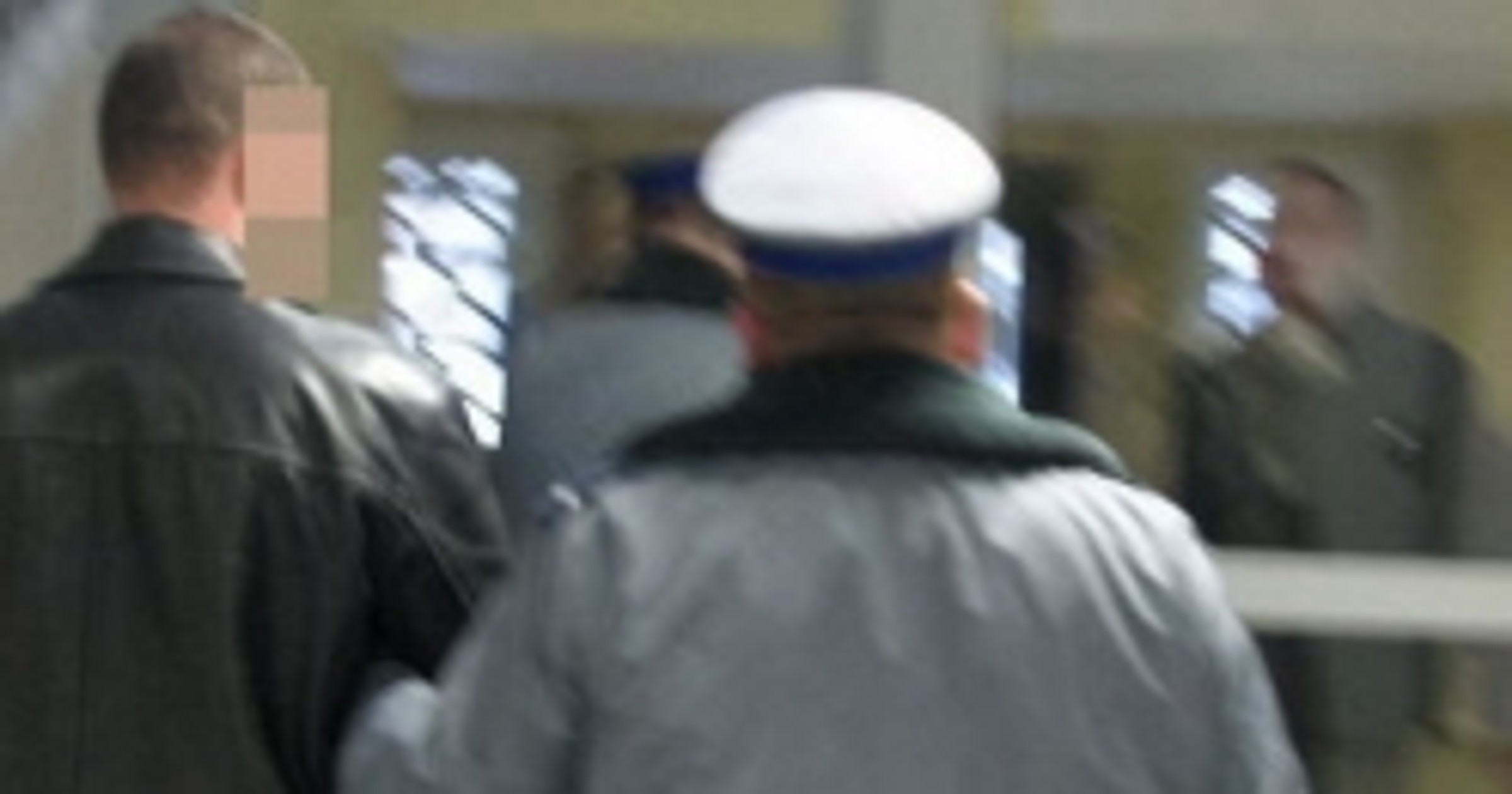 Policja: zasnął za kierownicą... na środku ulicy