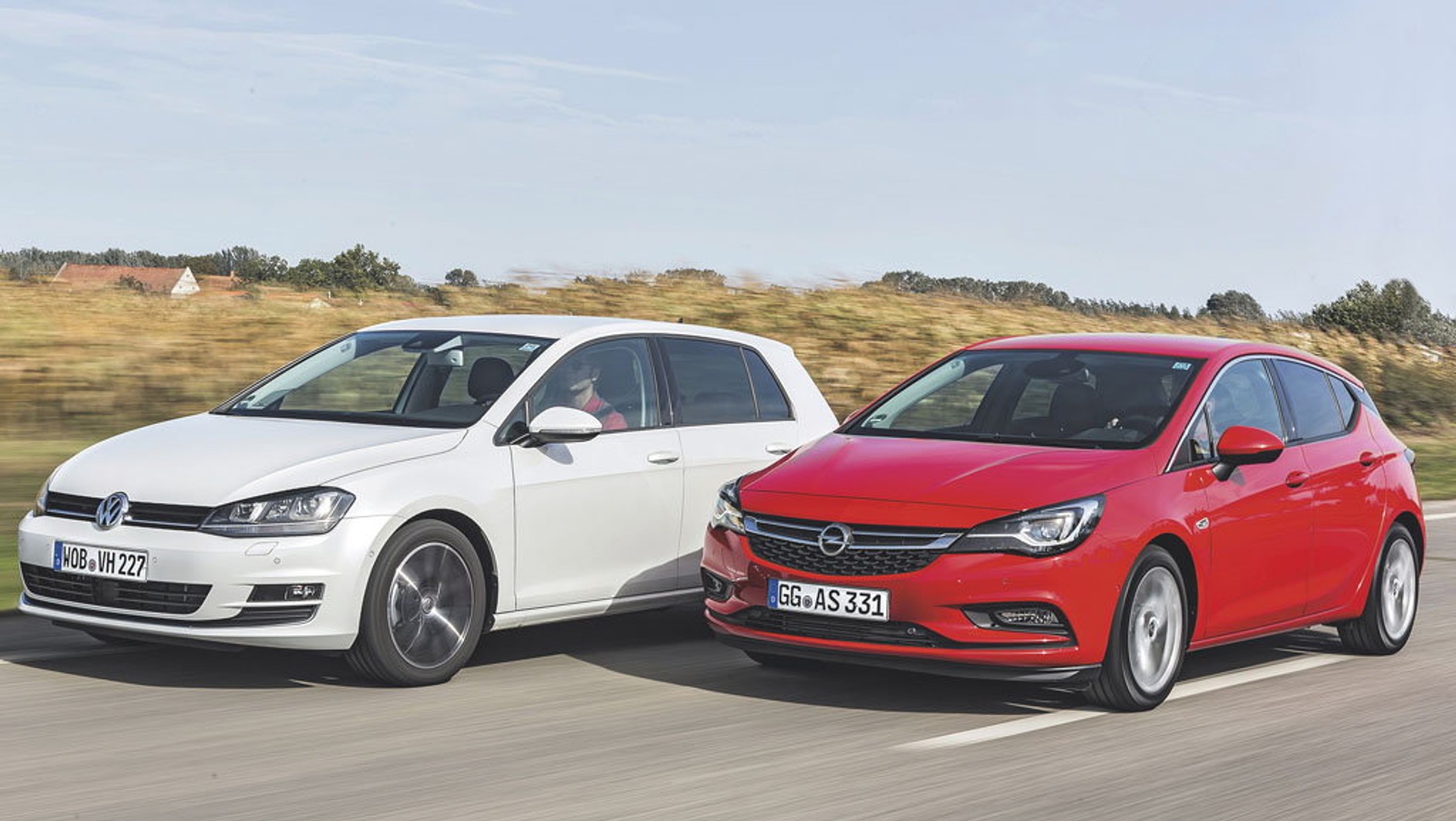 Opel Astra kontra Volkswagen Golf - kto zbudował lepszy kompakt?