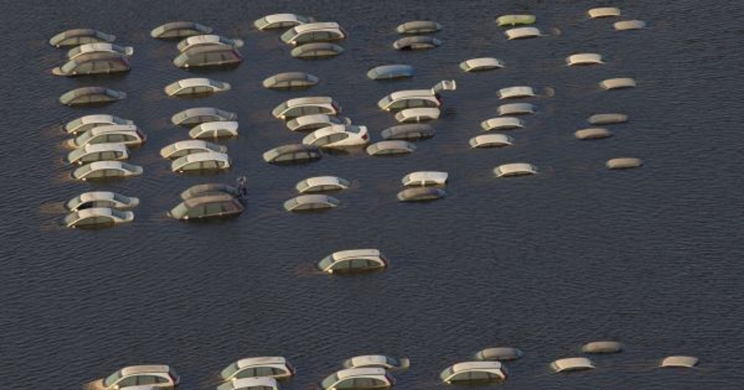 Powódź - podtopione samochody