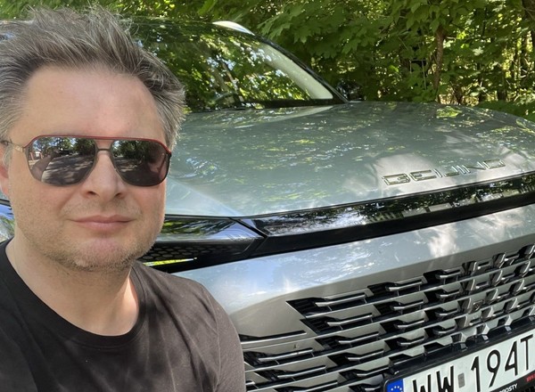 Jeździłem BAIC Beijingiem 7, dużym chińskim SUV-em największego udziałowca Mercedesa. Uważaj, bo może ci umknąć najciekawsze