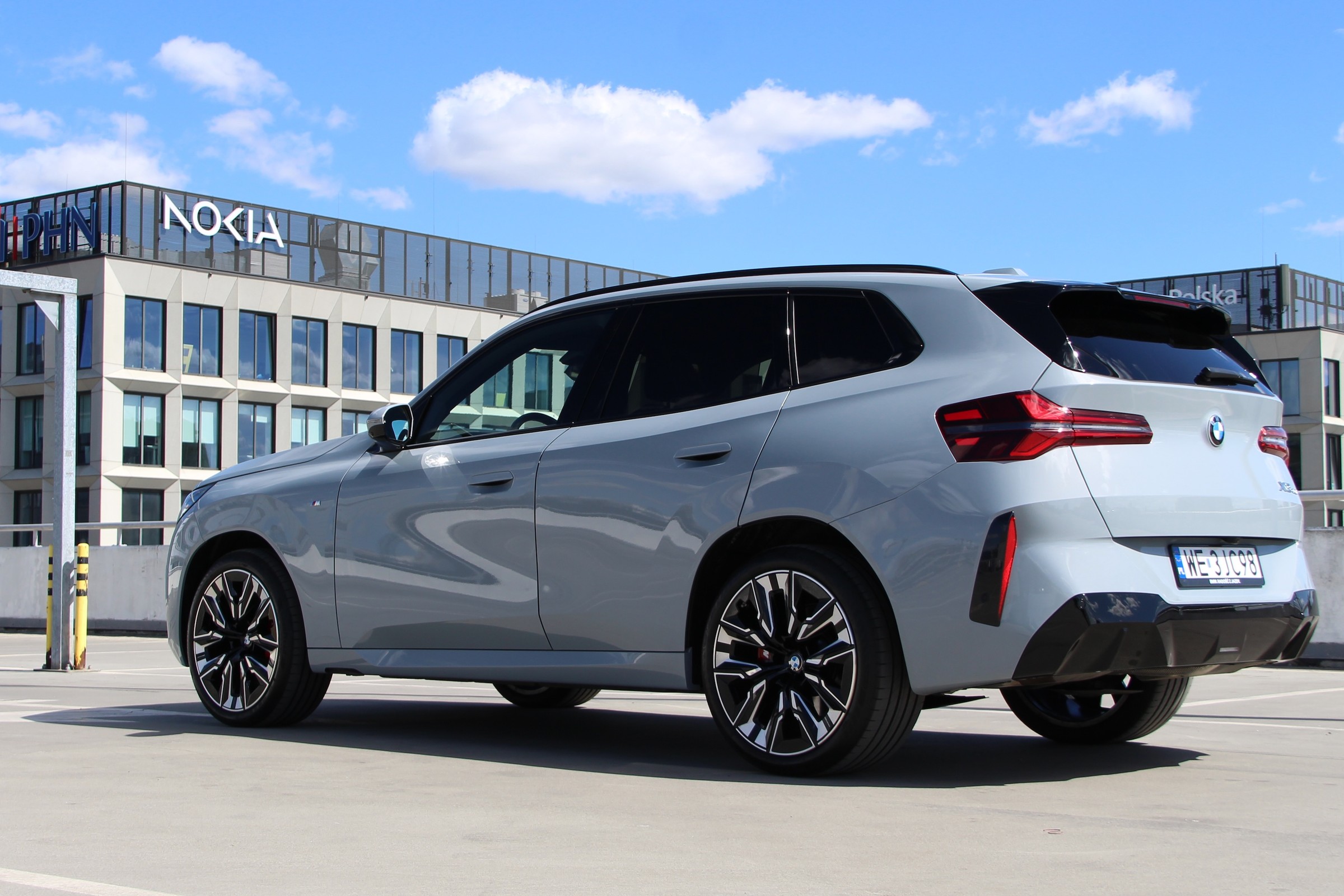 Jeździłem nowym BMW X3 z trzylitrowym dieslem. Jedna rzecz nie pasuje do klasy premium