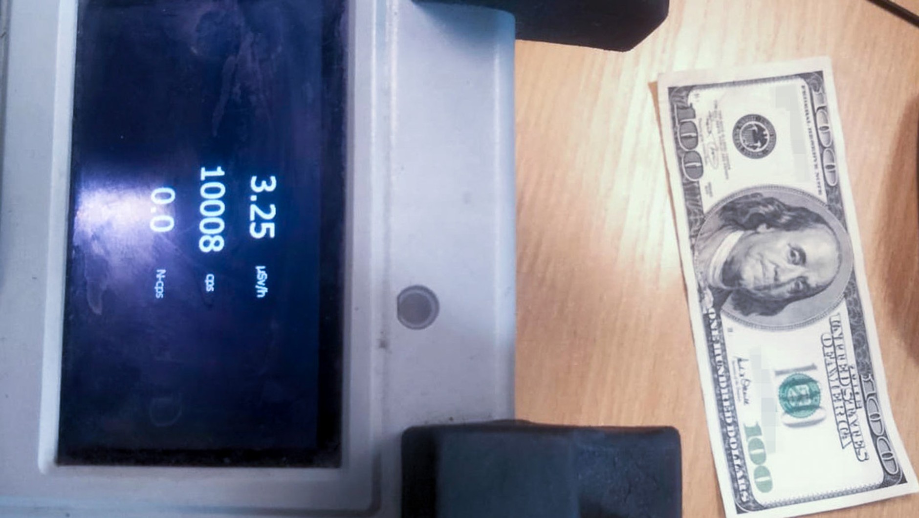 Napromieniowany banknot studolarówki
