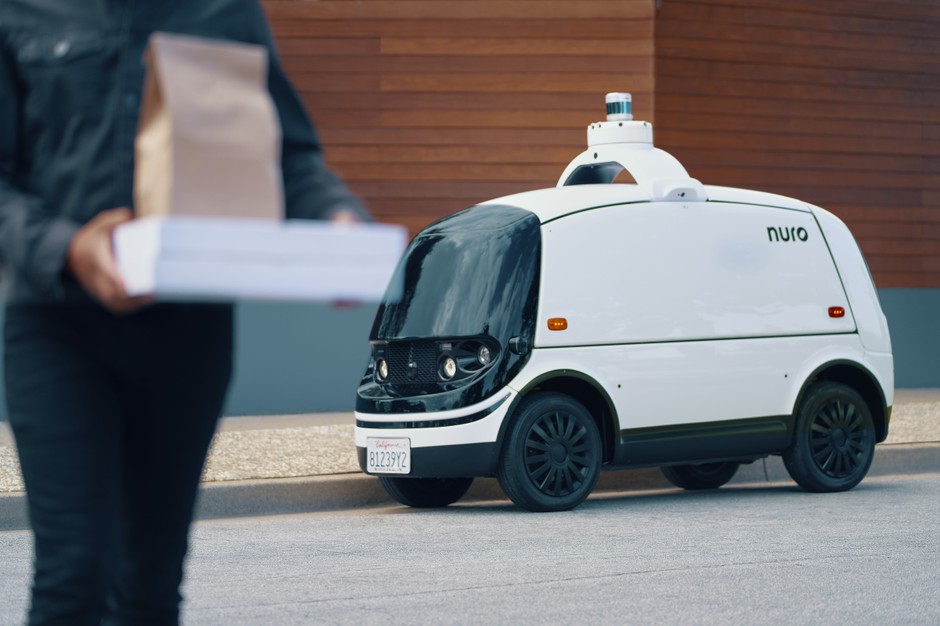 Autonomiczny pojazd Nuro dostarcza jedzenie w sieci Uber