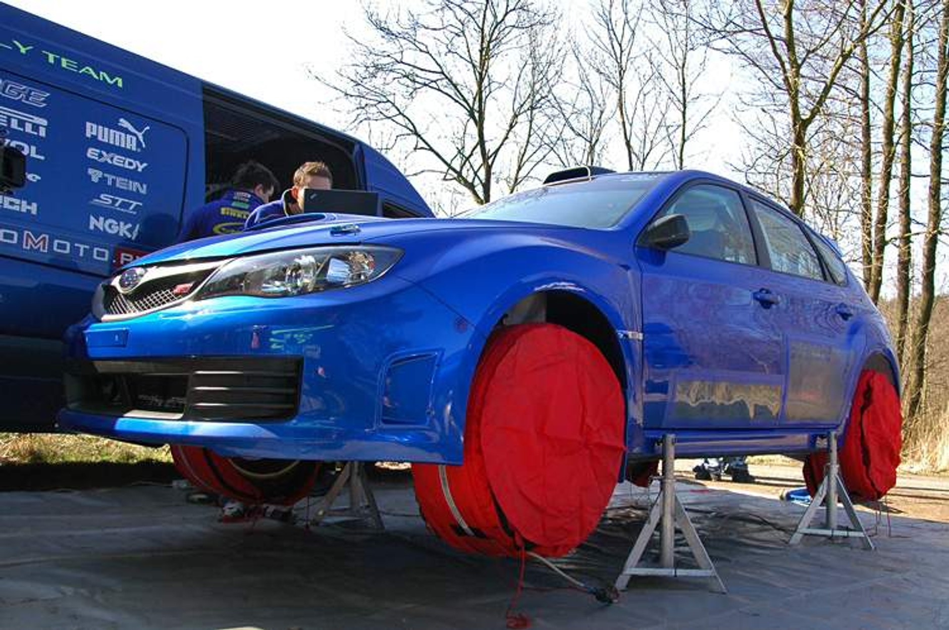 Rajdy: Leszek Kuzaj testował nową Imprezę N14 (fotogaleria)