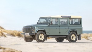 Używany Land Rover Defender za ponad milion złotych. Możesz sobie wybrać kolor. Kupujesz?