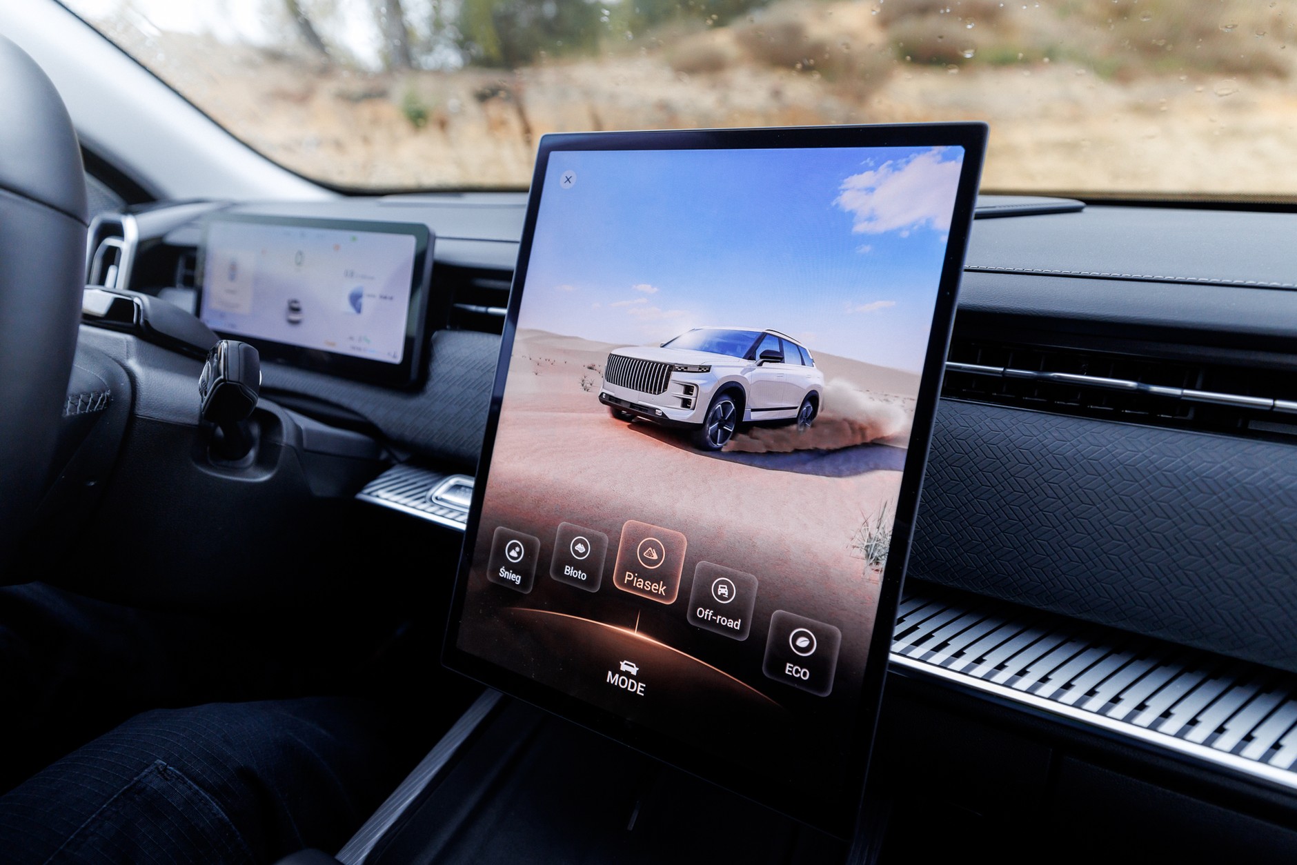 Jaecoo J7 na torze offroadowym