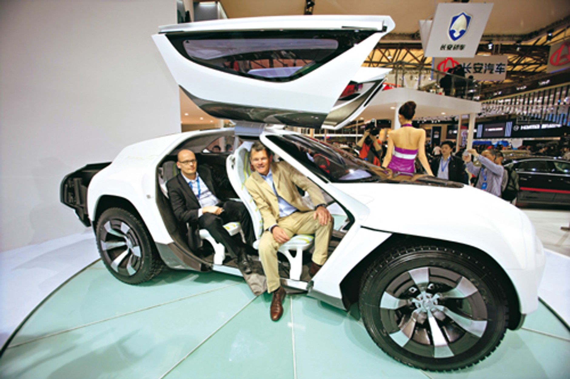 Szanghaj Motor Show. Zobacz jak Chińczycy dostają  skrzydeł