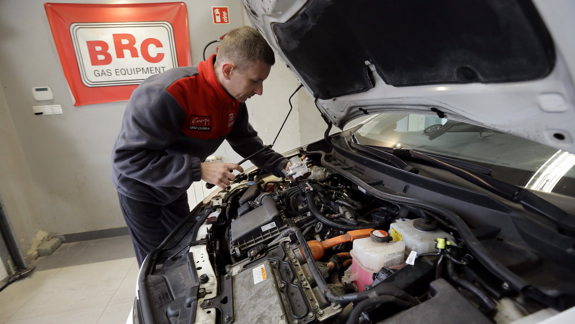 Do Aurisa 1.8 Hybrid wybrałem najdroższą instalację firmy BRC. Koszt instalacji wraz z montażem wyniósł 3450 zł.
