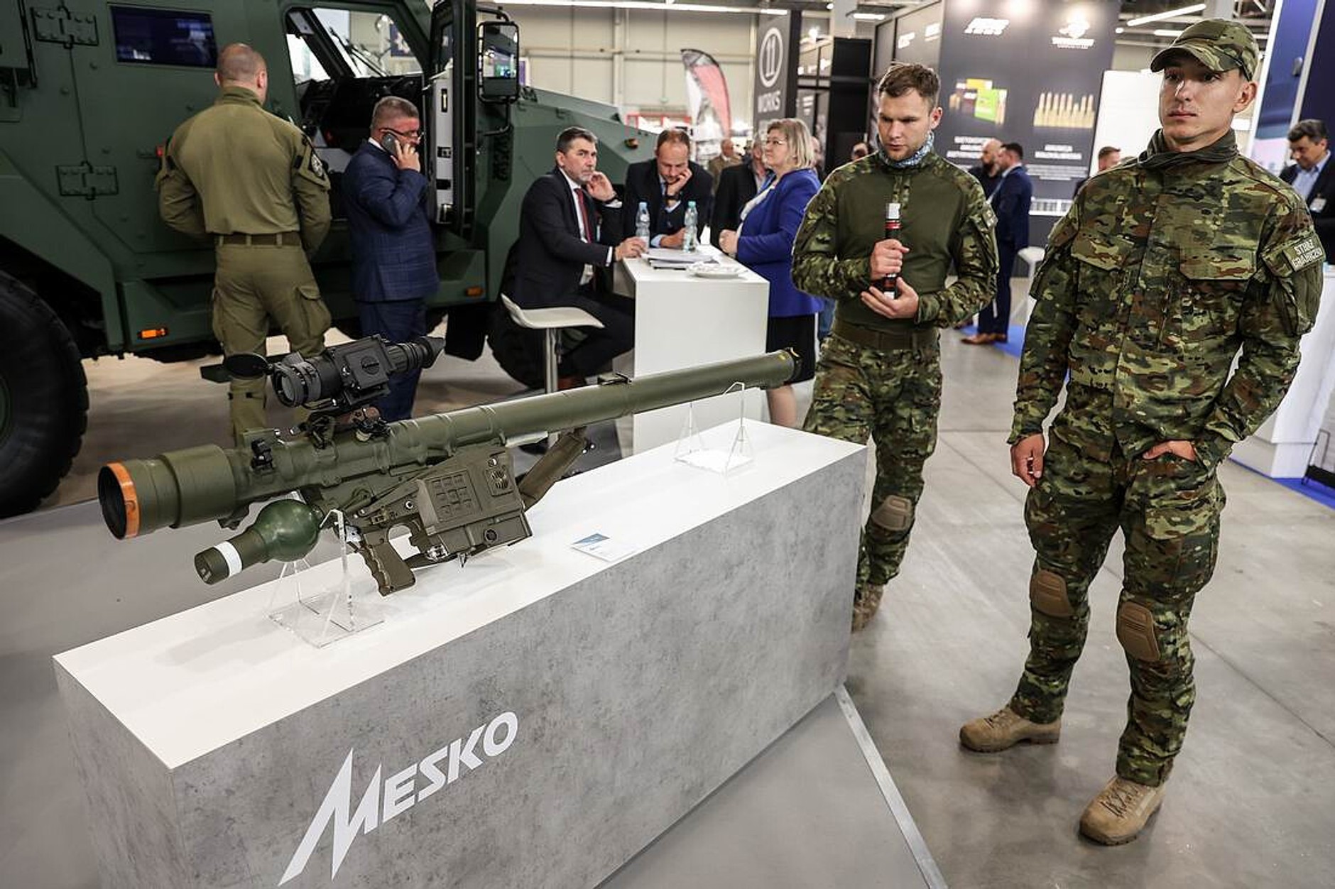 PPZR PIORUN firmy Mesko to hit eksportowy polskiej zbrojeniówki.  Przeznaczony jest do zwalczania śmigłowców, samolotów, bezzałogowych statków powietrznych i rakiet skrzydlatych. Na targach gościł komendant policji gen. insp. Jarosław Szymczyk.