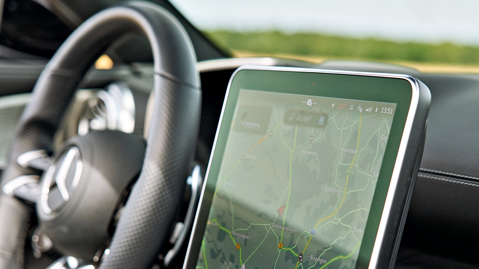 Regulacja kąta pochylenia ekranu możliwa jest w zakresie 30 stopni