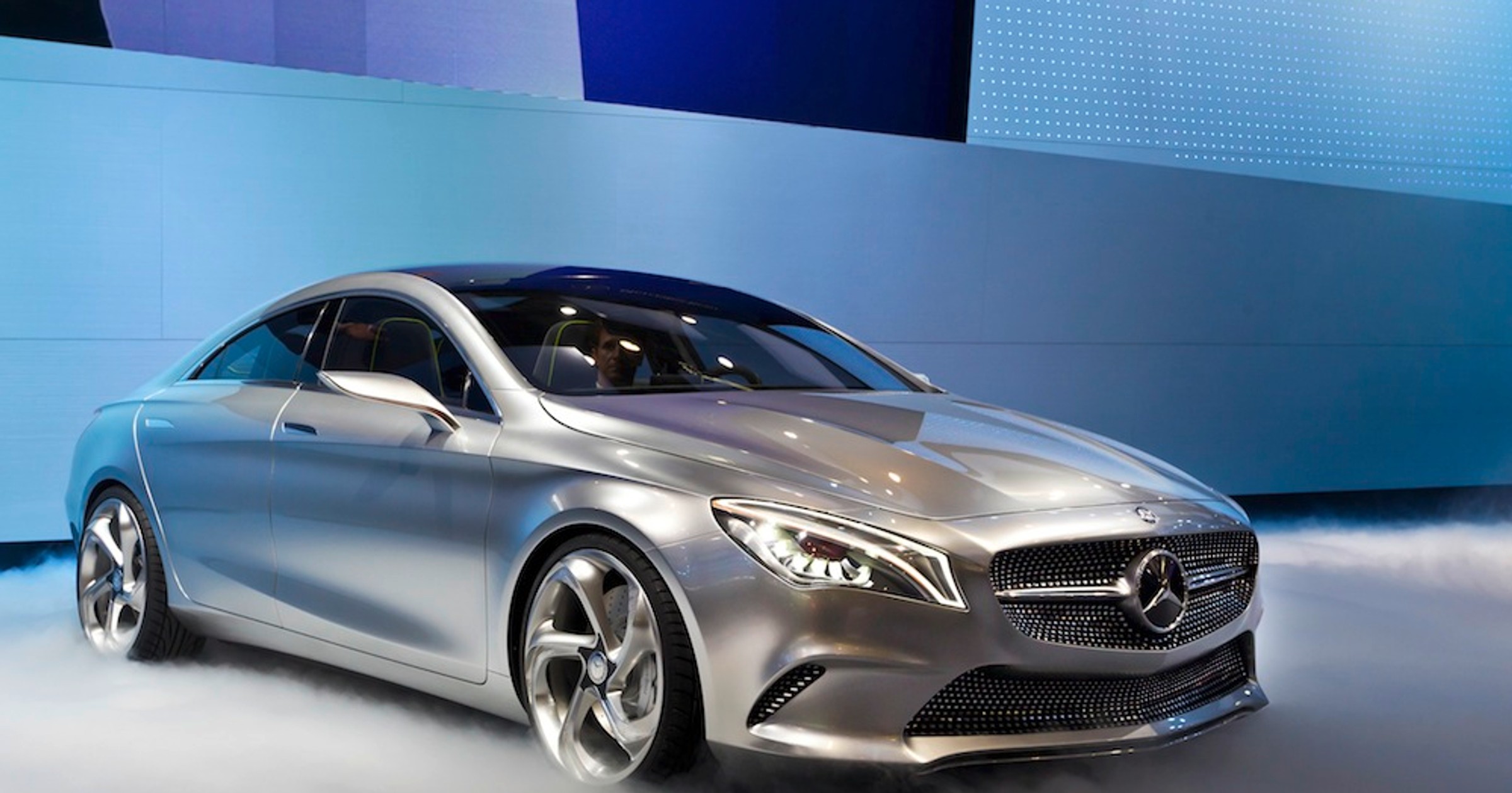 Mercedes CLA: czterodrzwiowe coupe