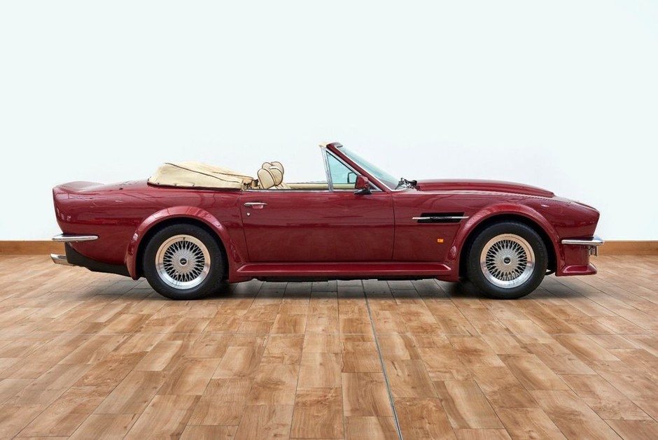 Aston Martin V8 Ventage Volante należący do Davida Beckhama