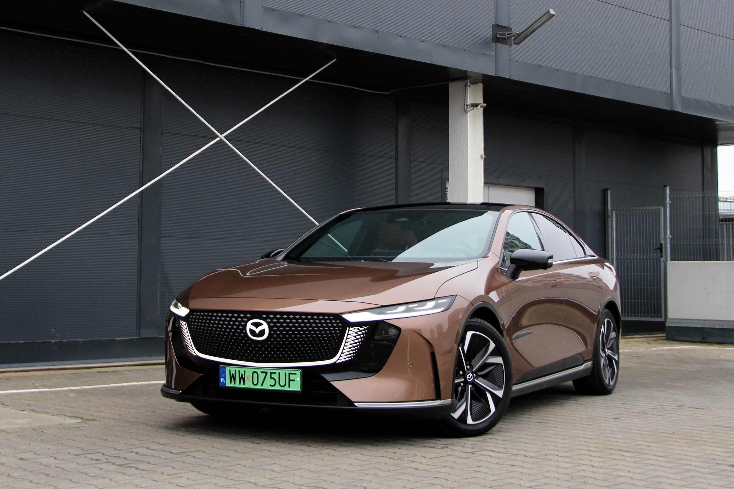 Jeździłem nową Mazdą 6e. Bardzo ładna, ale nie z Japonii. Jaka jest chińska "szóstka"?