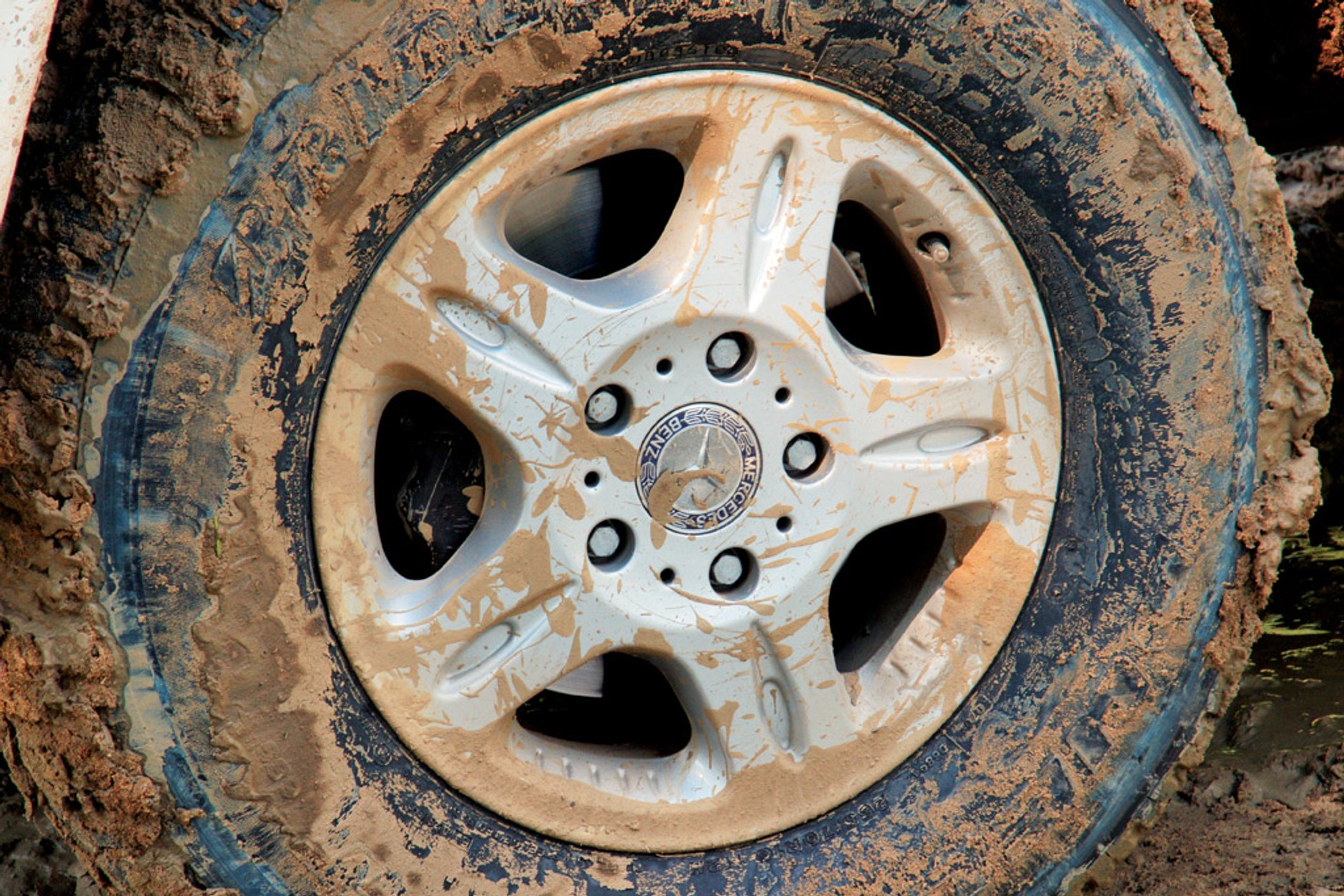 Mercedes G 350 kontra Land Rover Defender i Honker 2000: czy prawdziwe terenówki są na wymarciu?