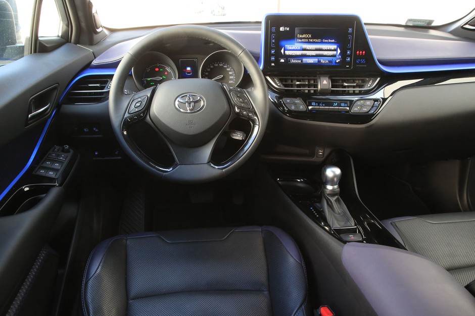 Toyota C-HR Hybrid - dobrze wygląda i jest oszczędna