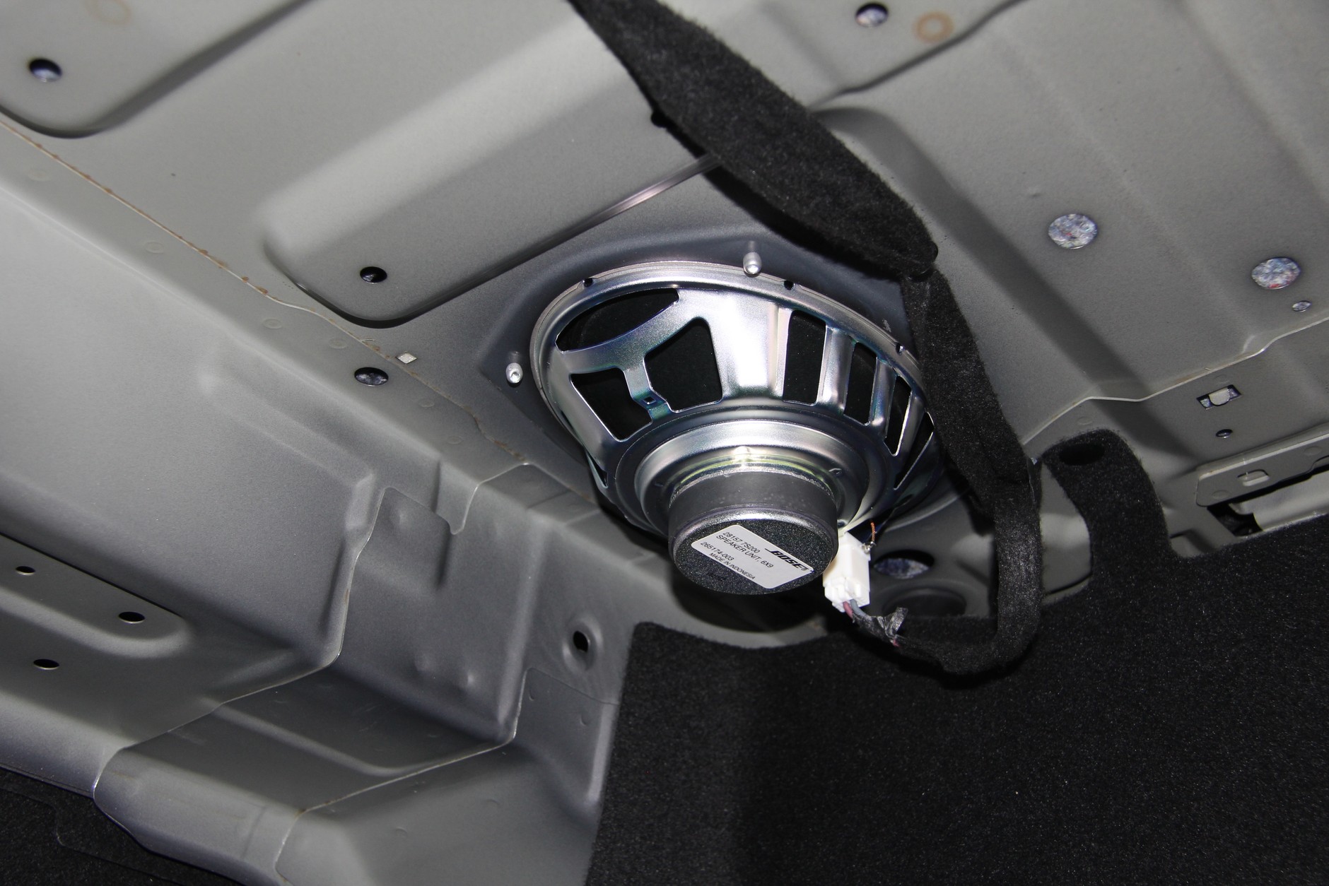 Renault Talisman. Głośniki15cmx23cm w bagażniku