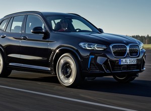 BMW iX3 po liftingu - teraz bardziej sportowe