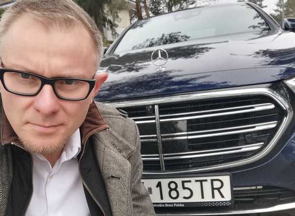 Jeździłem Mercedesem E300 e, czyli hybrydą plug-in. Sprawdziłem, czy to perfekcyjna kombinacja