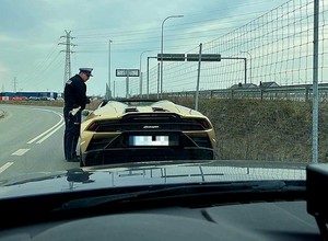 Spektakularna kontrola na S7. Policjanci zatrzymali Lamborghini Huracan EVO Spyder
