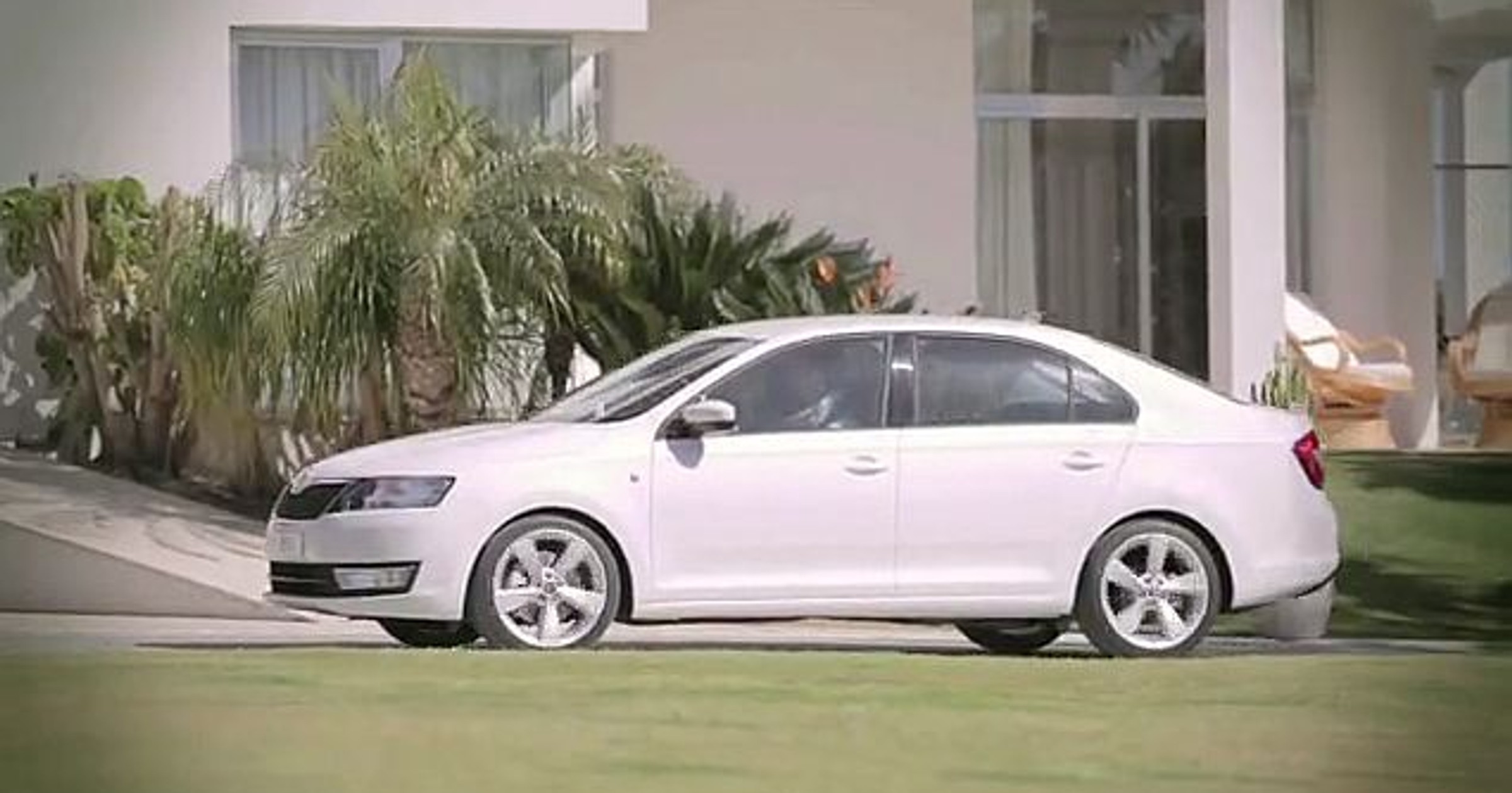 2013_Skoda_Rapid_Sedan.mov