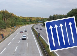 Białe pionowe strzałki oddzielone linią — za zignorowanie tego znaku w Niemczech zapłacisz mandat