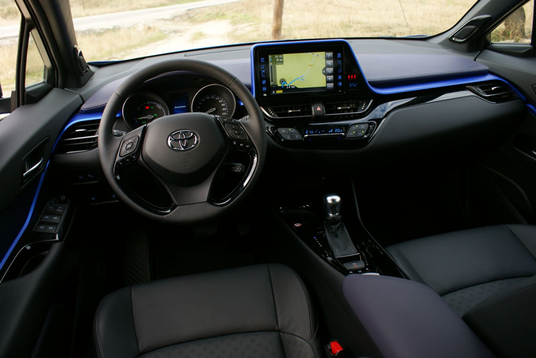 Toyota C-HRa - hybrydowy SUV w rozsądnej cenie