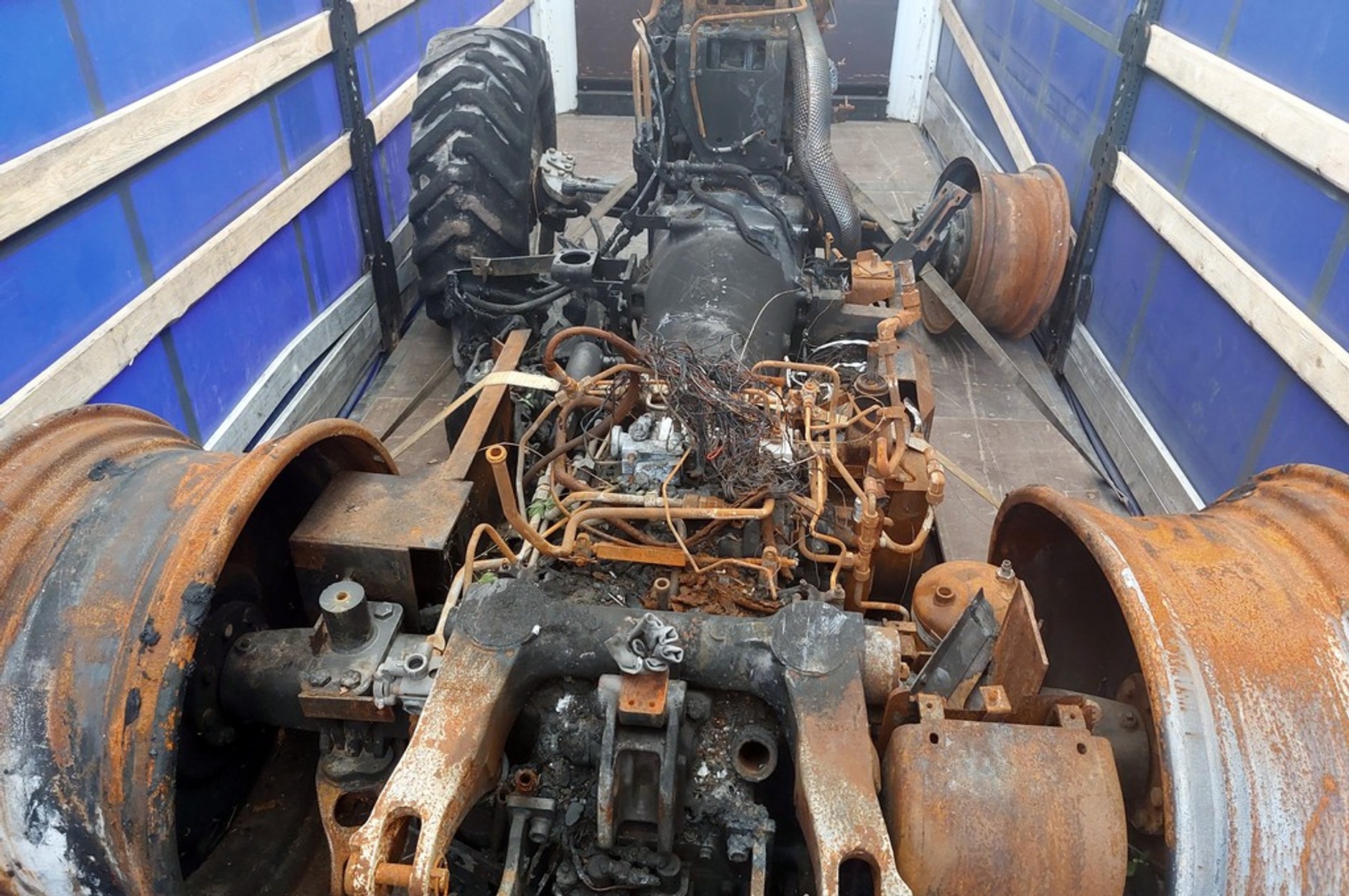 Przewozili niebezpieczne odpady motoryzacyjne. Byli już prawie na granicy