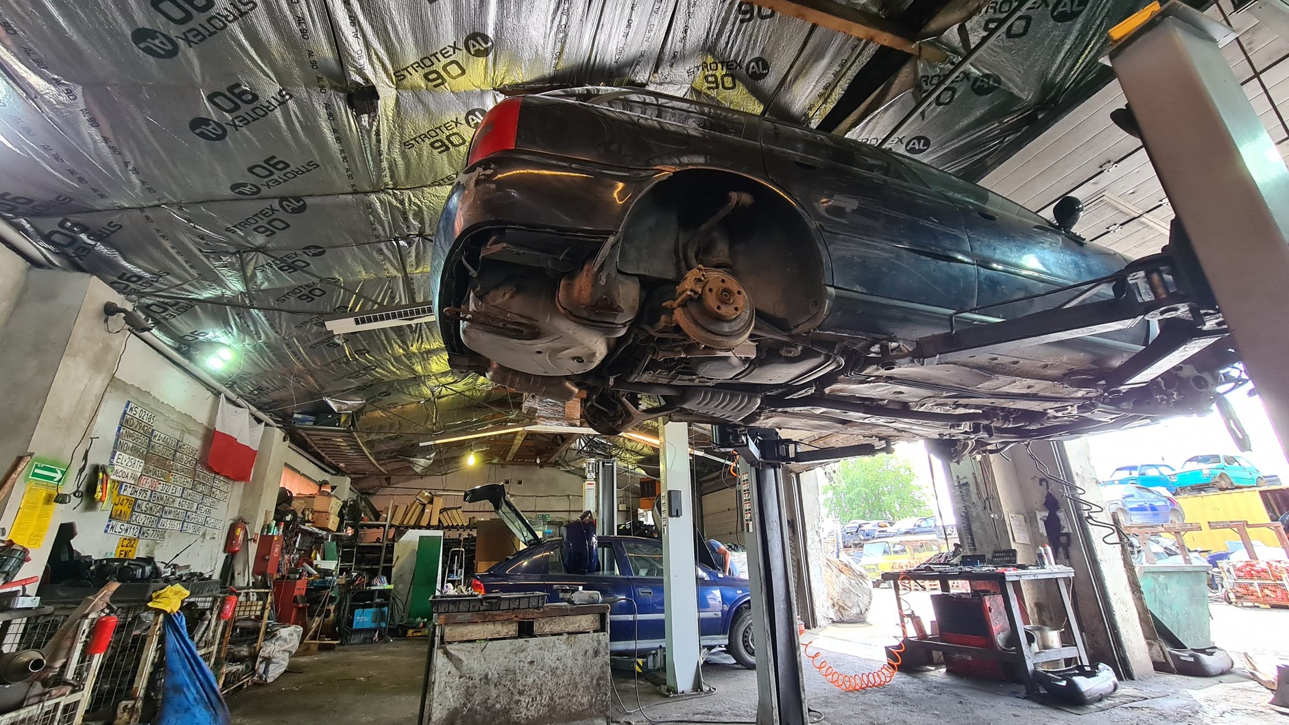 Auto złom w Siedlcach. Sprawdzamy jak samochody kończą swój motoryzacyjny żywot