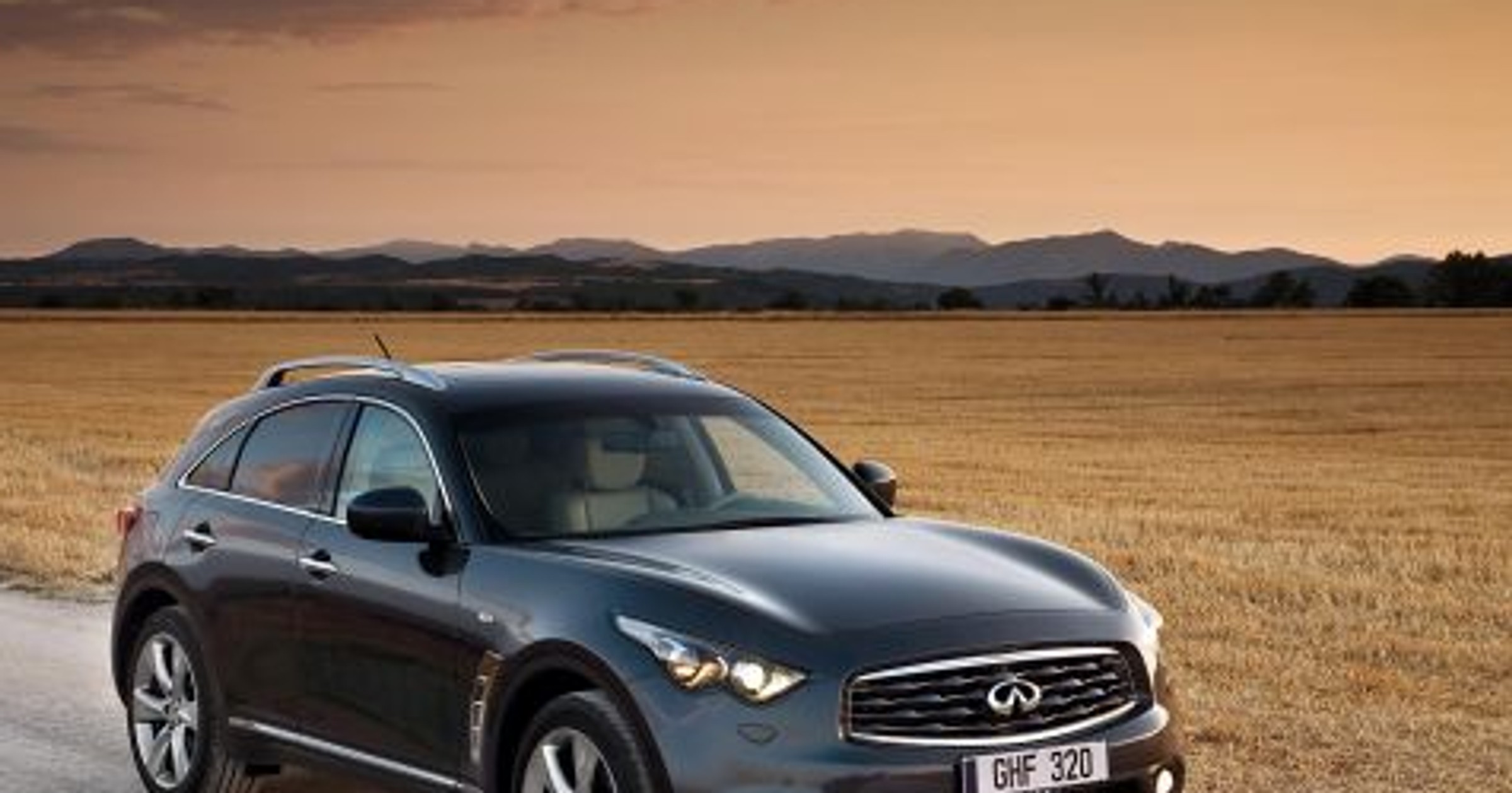 Nowości z Paryża - Infiniti FX37