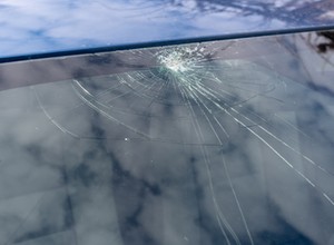 Pan Piotr skorzystał z dodatkowego ubezpieczenia, zapłaci więcej za autocasco