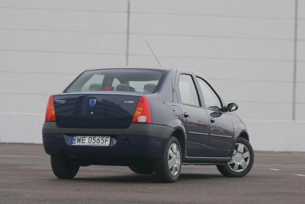 Opel Vectra B kontra Dacia Logan: dwa pomysły na tani samochód