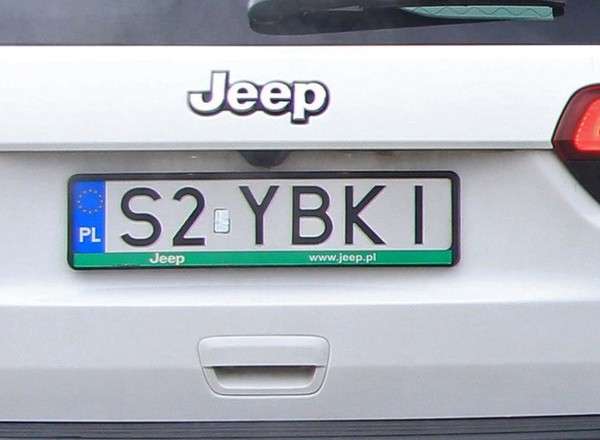 Gdzie kupić ramki do tablic rejestracyjnych i jak je zamontować?