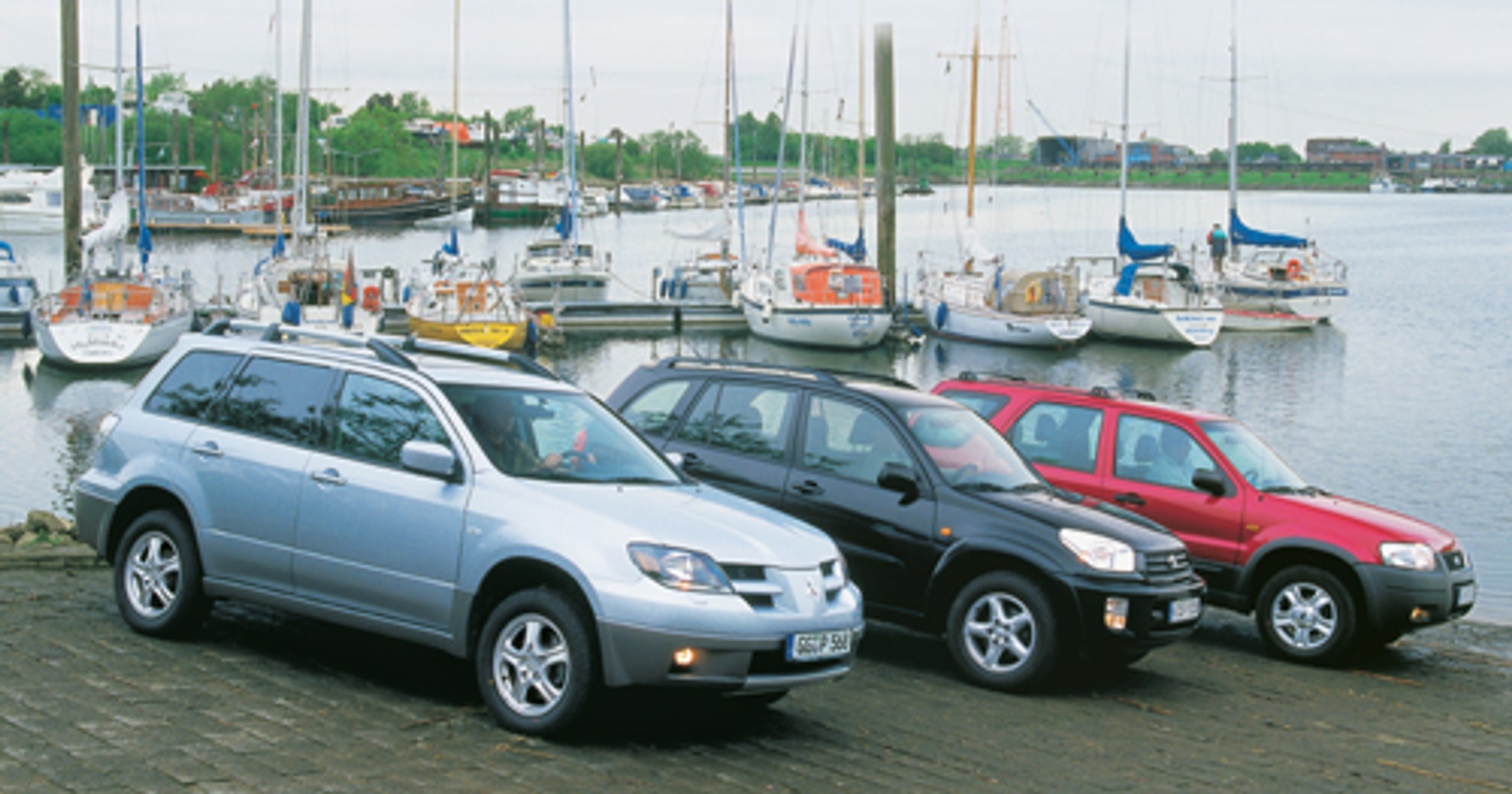 Trzy suv-y z benzynowymi silnikami: Mitsubishi Outlander kontra Toyota Rav4 i Ford Maverick