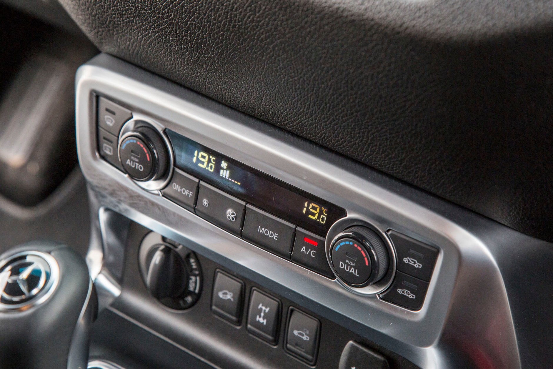 Mercedes X 250 d 4Matic - Nissan posmarowany Mercedesem