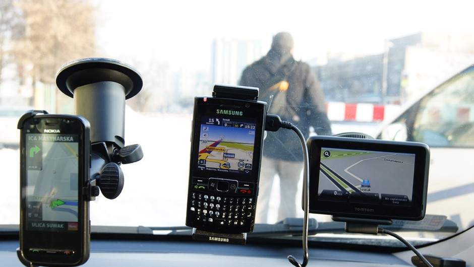 Nawigacja w telefonie? Sprawdziliśmy, która jest najlepsza
