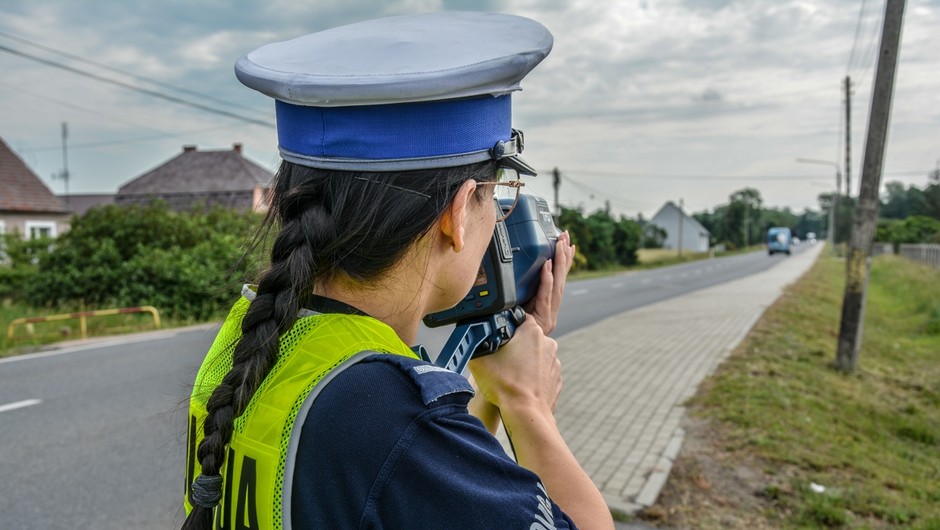 Obraz pochodzący z serwisu https://lubuska.policja.gov.pl/go/serwis-informacyjny/aktualnosci/50783,Nie-ryzykuj-zwolnij-Policjanci-stanowczo-wobec-kierowcow-przekraczajacych-predko.html