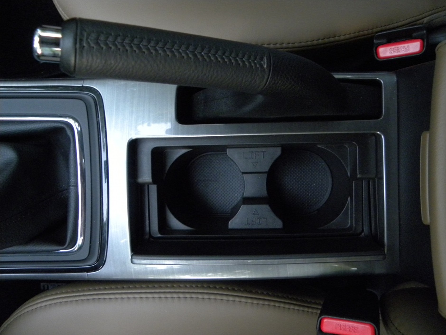 Mazda 6: czy jeździ tak dobrze, jak wygląda?