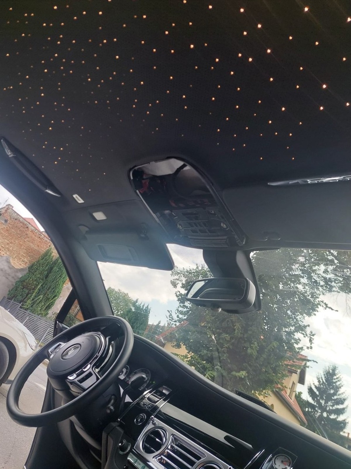 Wrocławscy policjanci zatrzymali mężczyznę, który ukradł Rolls-Royce'a wartego 1 mln zł