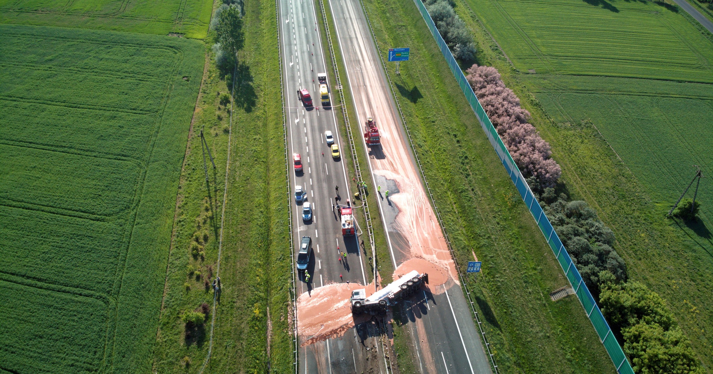 Miejsce wypadku na autostradzie A2, fot. PAP/TwojaSlupca.pl