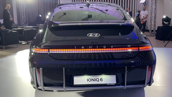 Ioniq 6 oficjalnie pokazany w Polsce. Z pewnej perspektywy przypomina Porsche 911