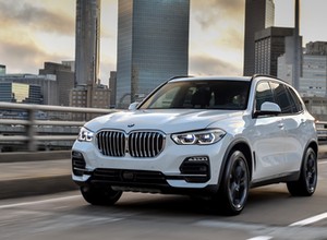 BMW X5 xDrive30d - komfortowe na asfalcie, zaskakujące w terenie