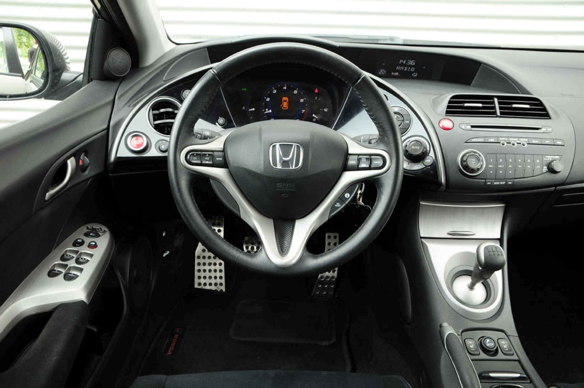 Przybysz z planety Ziemia - Honda Civic 1.8