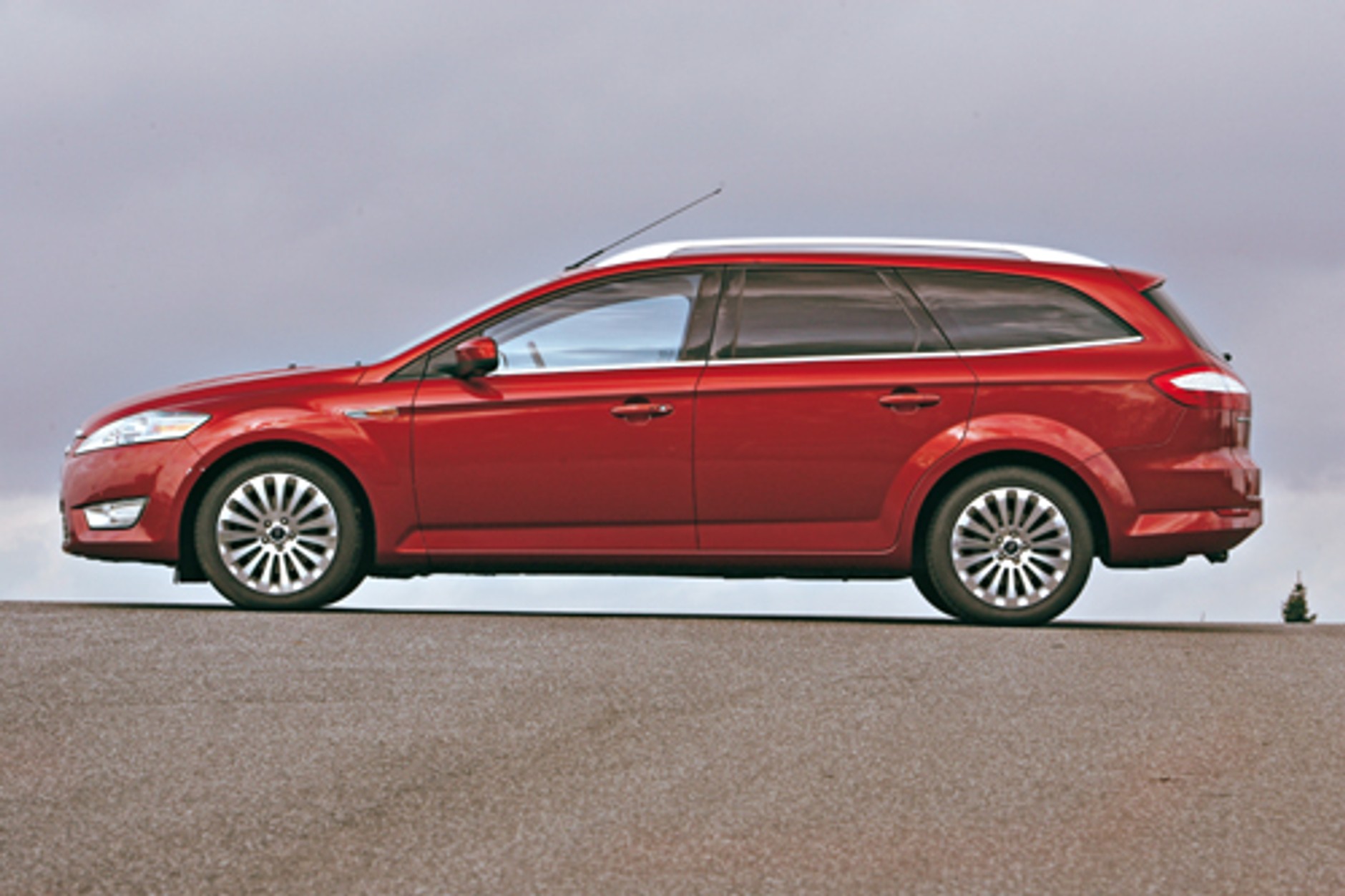 Mazda 6, Opel Vectra, Renault Laguna Ford Mondeo - Oto cztery rasowe kombi