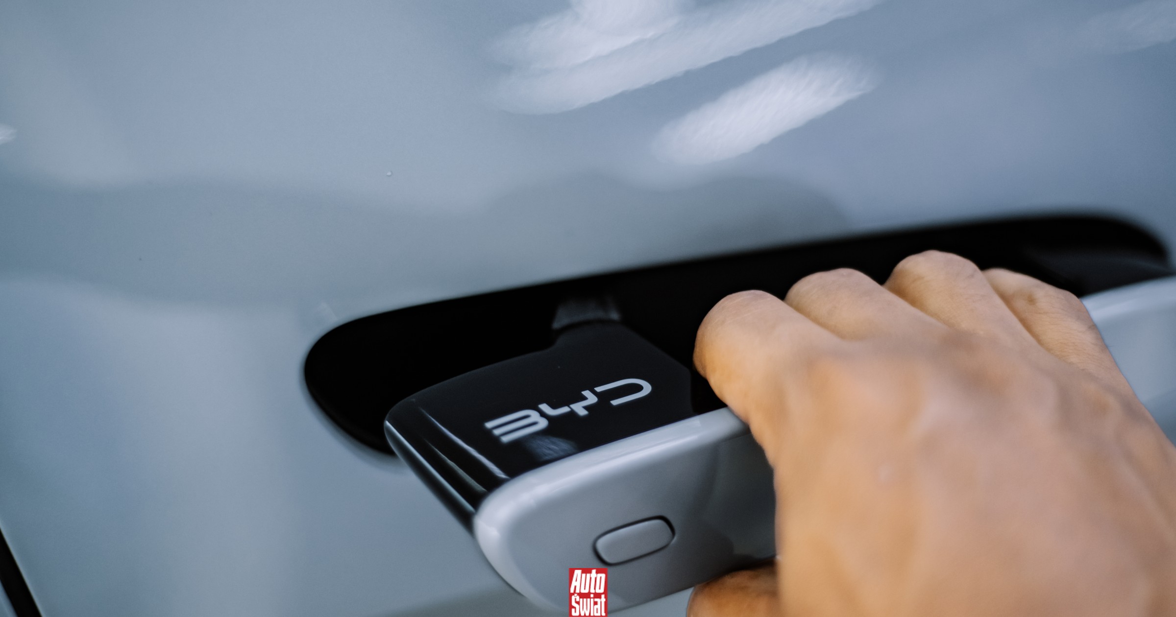 Ten chiński zakaz to ból dla wielu producentów aut na całym świecie. Na liście ofiar Tesla, ale nie tylko