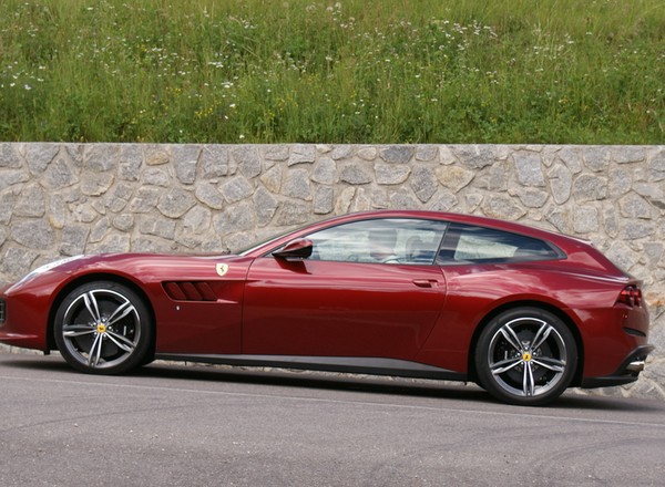 Ferrari GTC4 Lusso: supersamochód dla rodziny (pierwsza jazda)