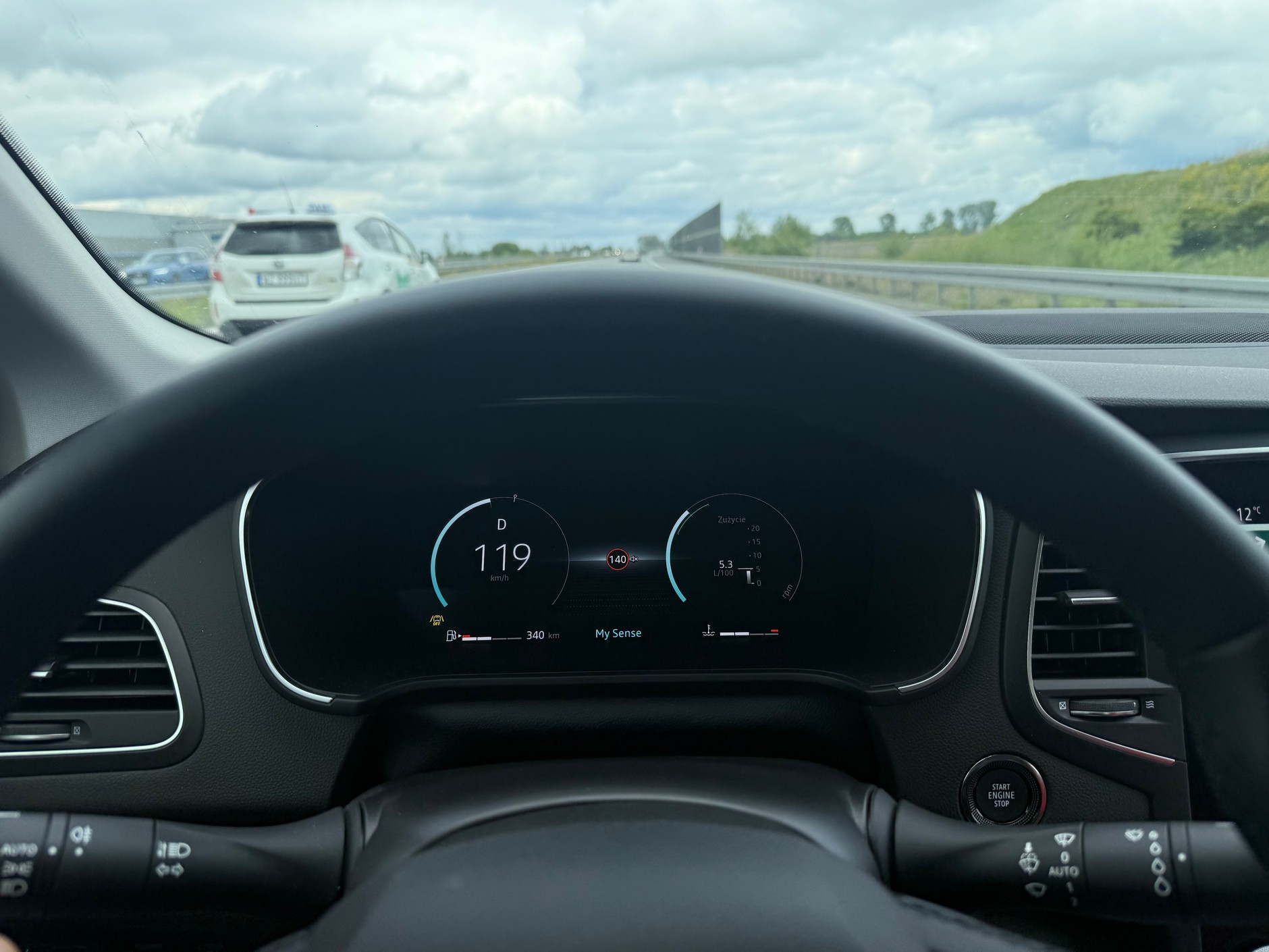 Renault Megane GrandCoupe nieźle jeździ na długich dystansach, mało pali