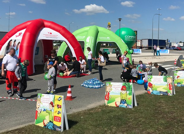 Compensa edukuje kierowców na autostradach