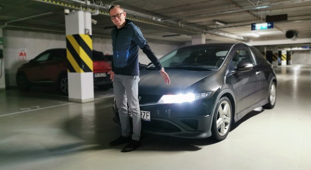 Auto z zamontowanymi retrofitami LED