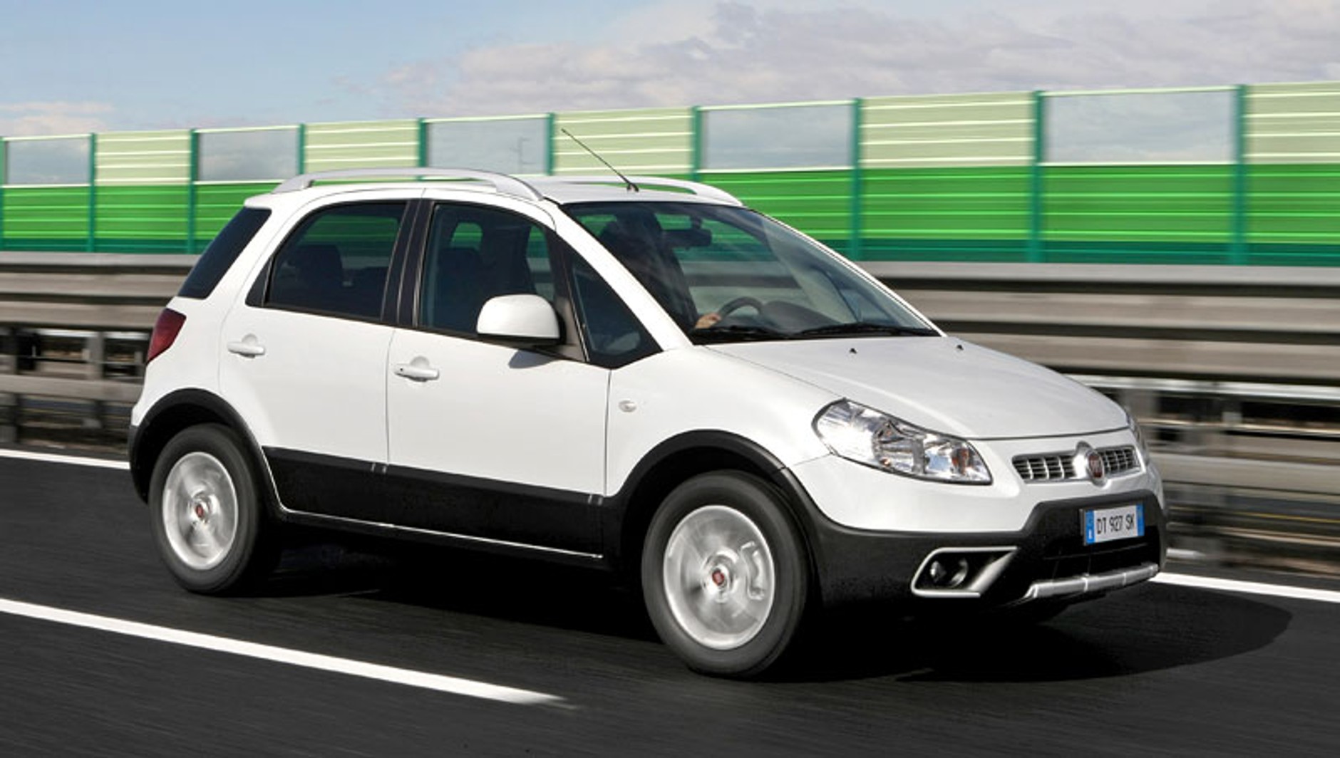 Fiat Sedici: nowy wygląd i silniki (1,6 88 kW a 2,0 JTD 99 kW)