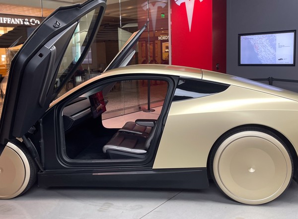 Elon Musk chciałby zabrać pracę kierowcom taksówek, ale nie potrafi. Na razie odpala lipne "Robotaxi"